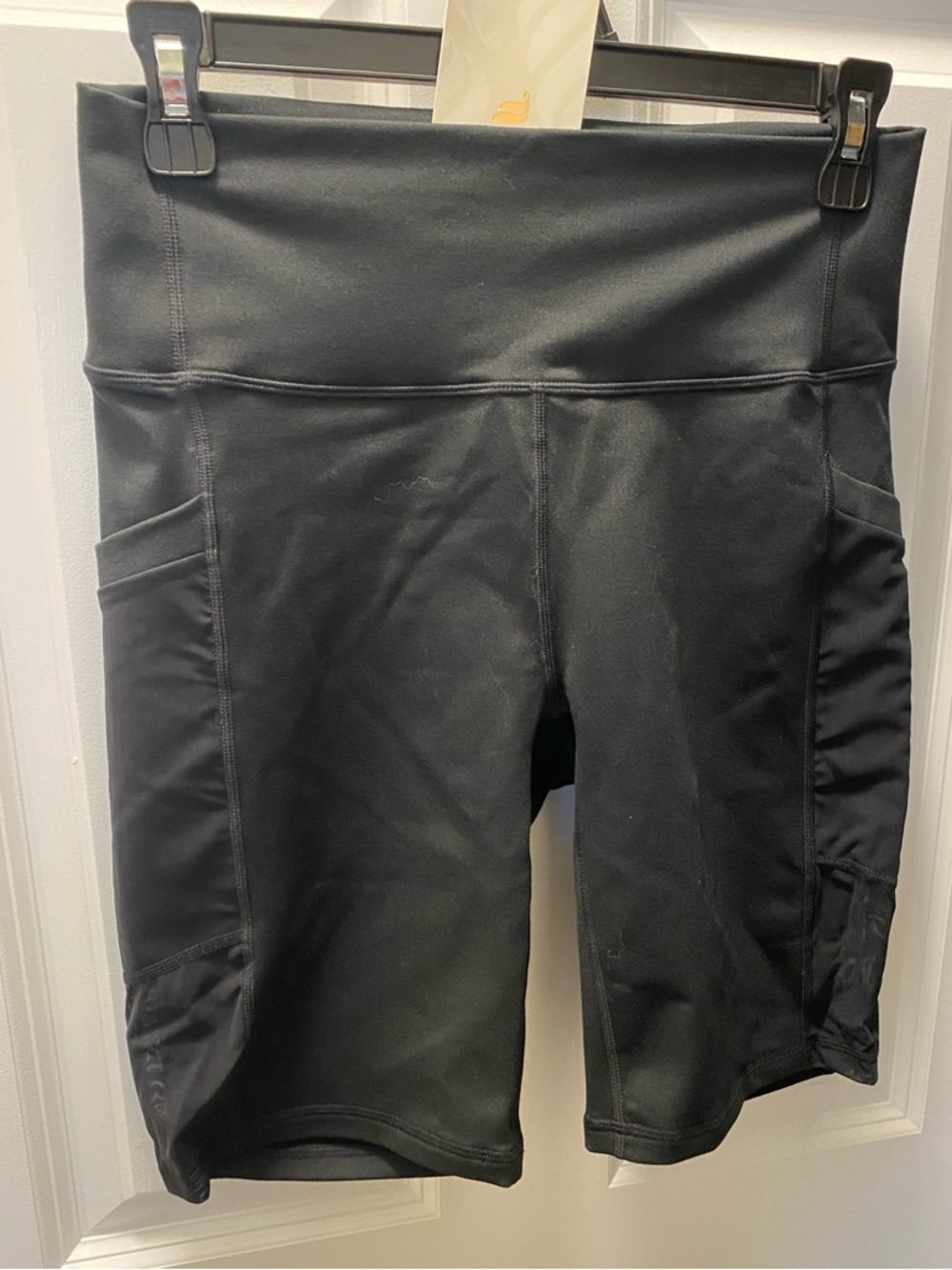 NWT Fabletics Medium Mila PowerHold high waisted Pocket Short 8” Black athletic - Picture 2 of 4